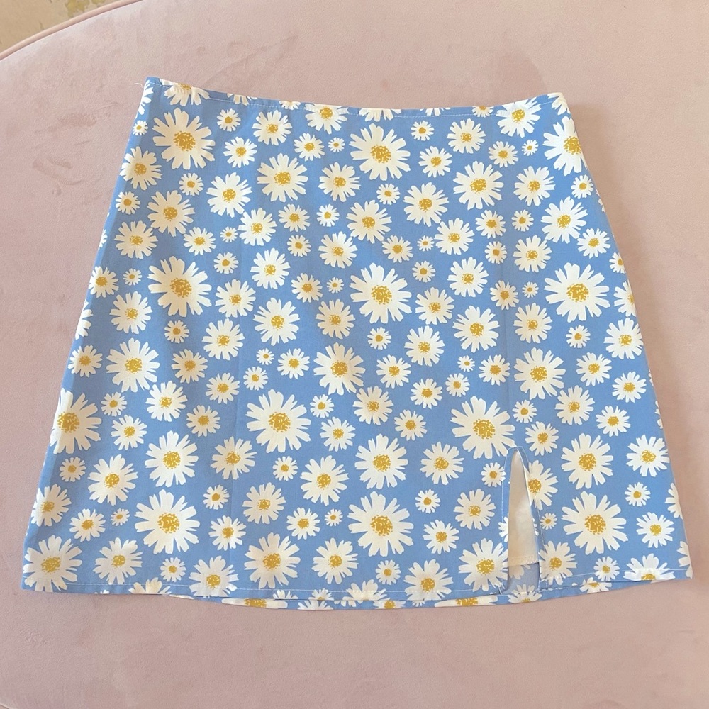 Blue Daisy Print Split Hem Mini Skirt